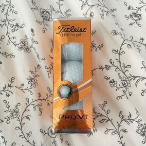 Fitleist Pro V1 set of three gold balls
